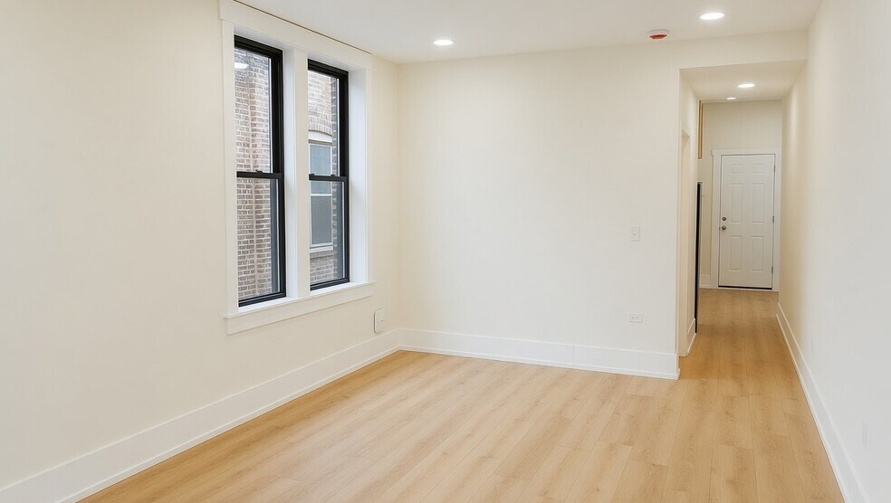 Building Photo - 944 N Damen Ave