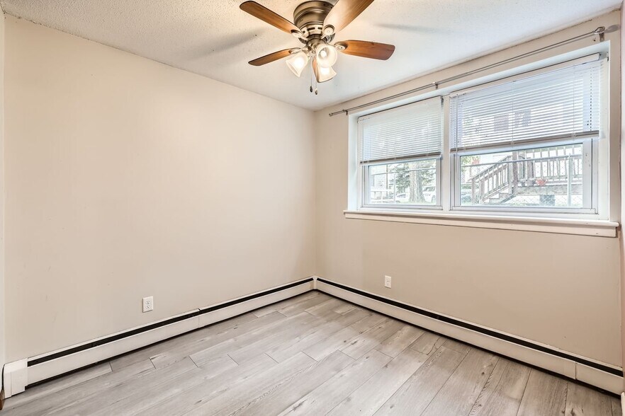 Building Photo - 808 13th Ave SE