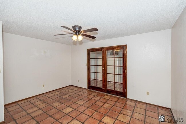 Building Photo - 770 W 37th St