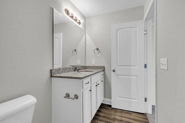 Building Photo - End Unit Townhome in Port Wentworth