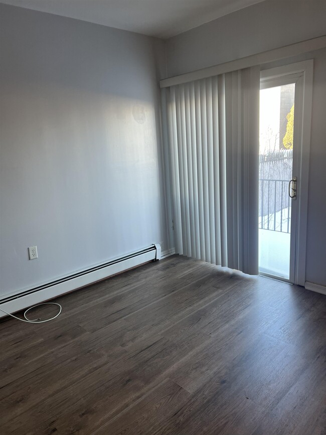 Building Photo - 571 Avenue A