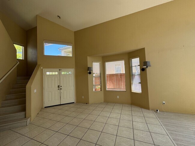Building Photo - Rent a Beautiful Home Backing the Golf Cou...