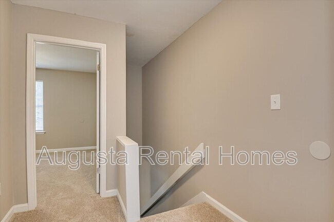 Building Photo - 142 Chalet N Blvd