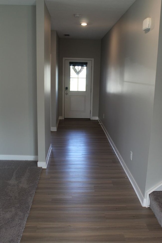 Building Photo - Spacious Move In Ready 5 BR in Avon!