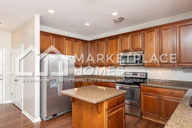 Building Photo - 102 Berwick Ct
