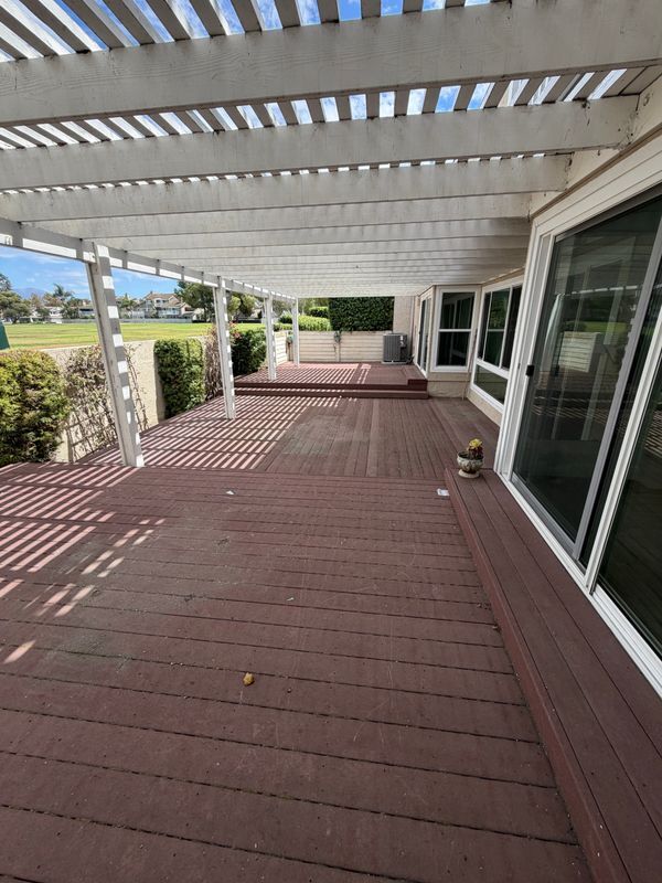 Building Photo - 10 Cove