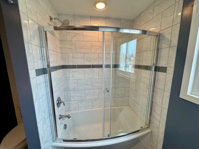 Building Photo - Charming 2 Bed 1.5 Bath in Gibsonia!