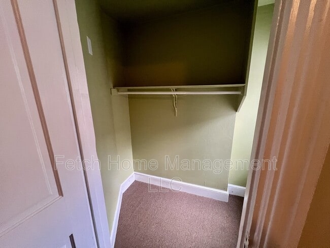 Building Photo - 533 W Walnut St