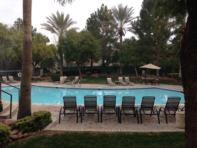 Building Photo - Terrific 2 Bedroom Condo in Sedona!