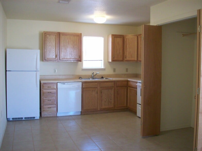 Building Photo - Townsgate Apartments