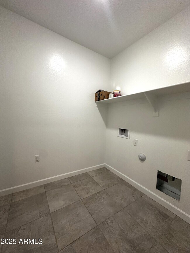 Building Photo - 3241 W Shanley Ave