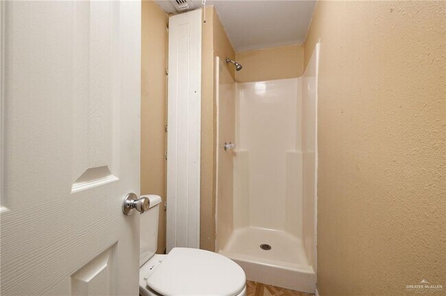 Building Photo - 604 Crystal Dr
