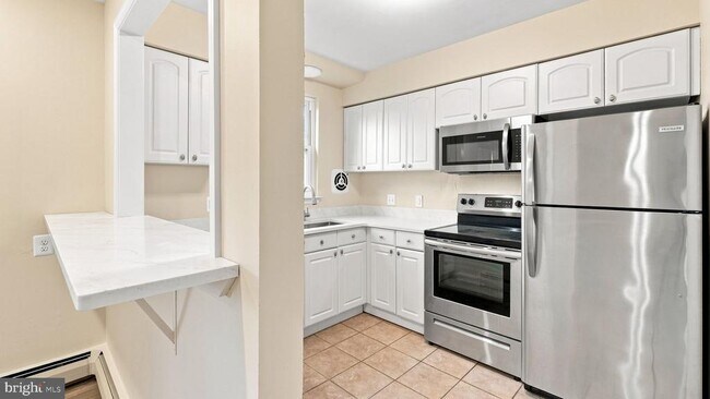 Building Photo - 333 Lacey Ave