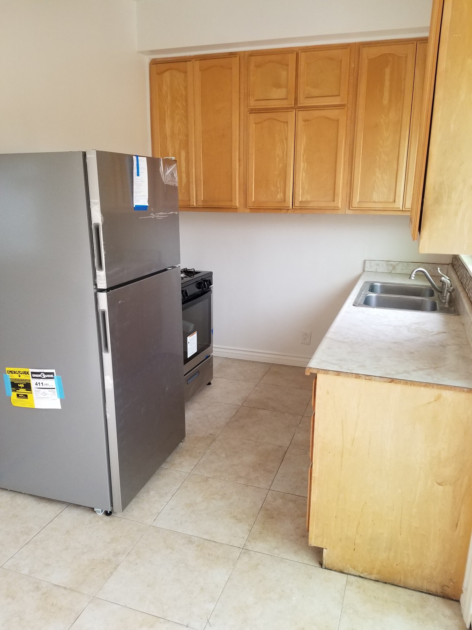 Kitchen - 1230 S Barrington Ave