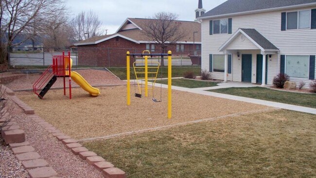 Building Photo - Cozy, Affordable Condo