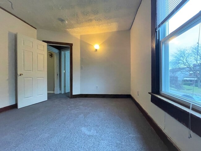 Building Photo - 381 Alden Ave