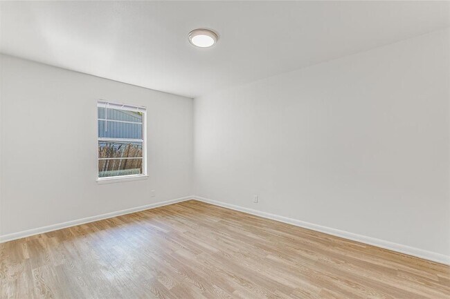 Building Photo - 1202 W 22nd St