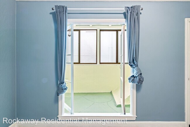 Building Photo - 3 br, 1 bath House - 1559 Funston Ave.