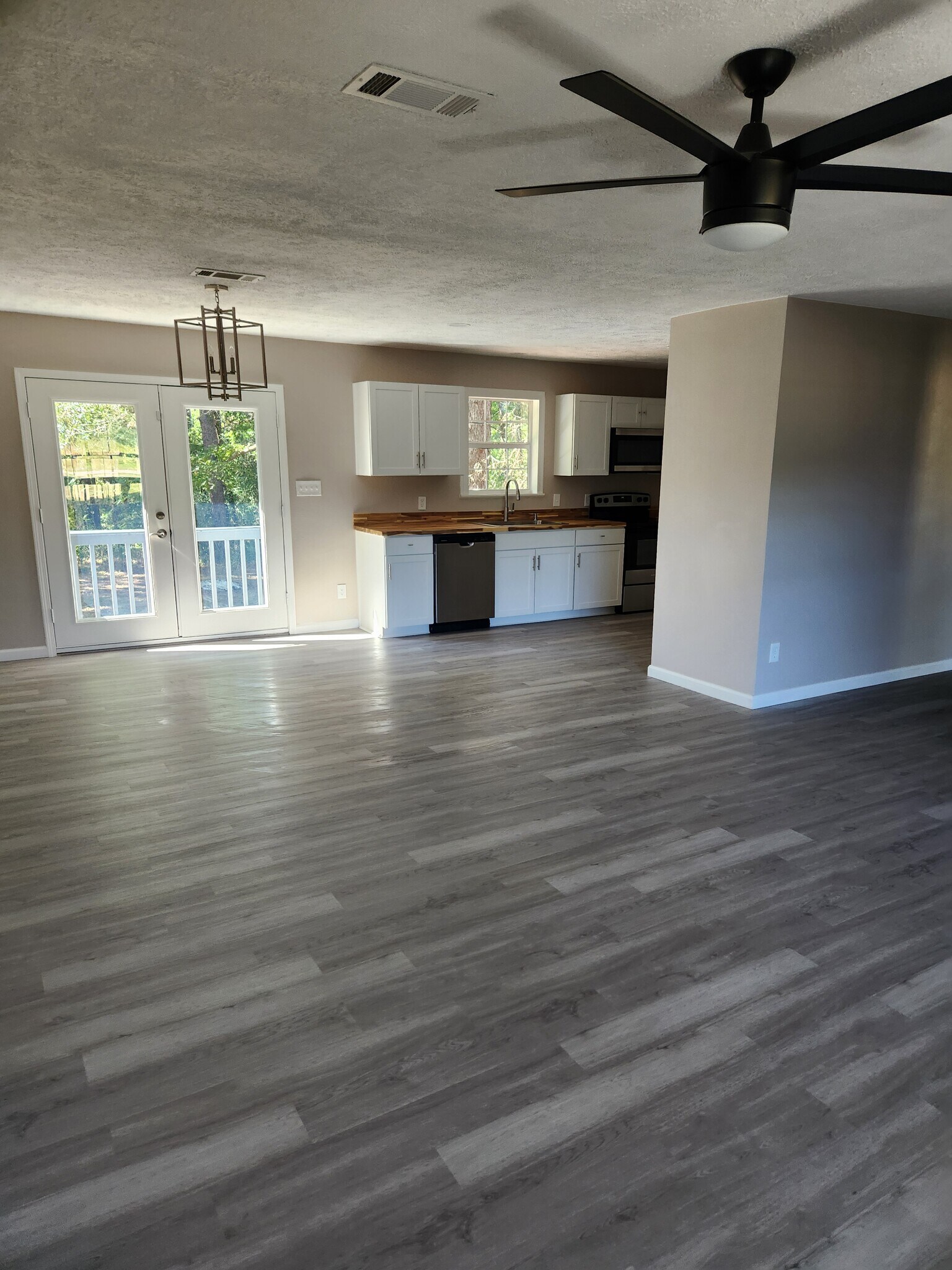 Building Photo - 7433 Dillon Ln