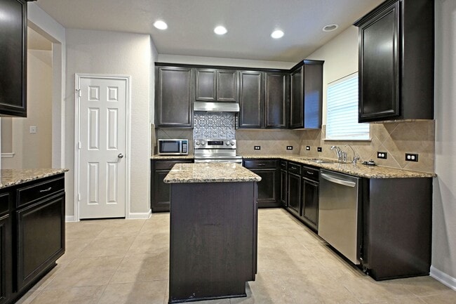 Building Photo - 934 Avery Pkwy