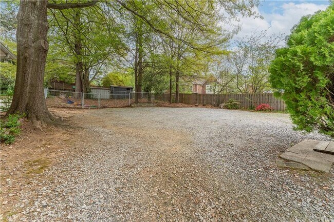 Building Photo - 1387 Church St