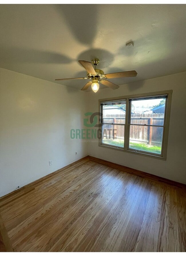 Building Photo - Reduced Rent -3 BEDROOM 1 BATH HOME IN MODESTO!!