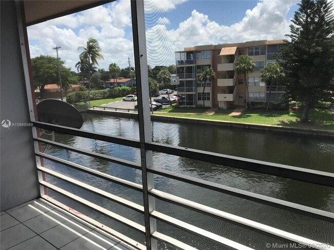 Building Photo - 2775 Taft St