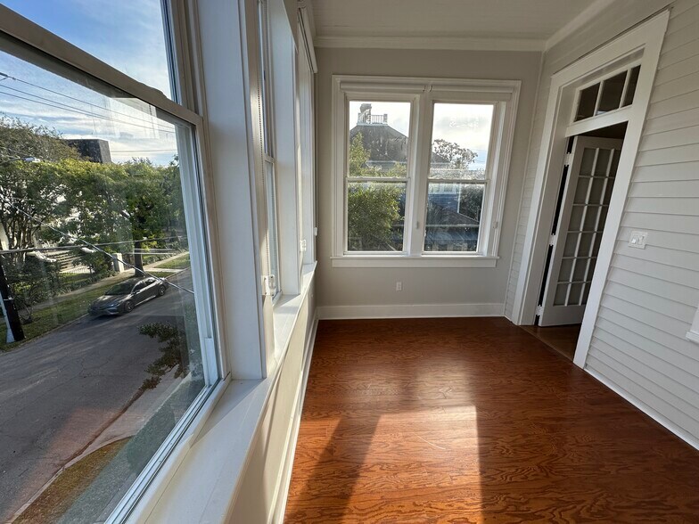 Front Bedroom - 5520 Loyola Ave