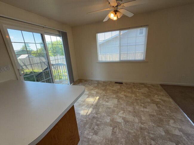 Building Photo - 3121 Matthew Ln