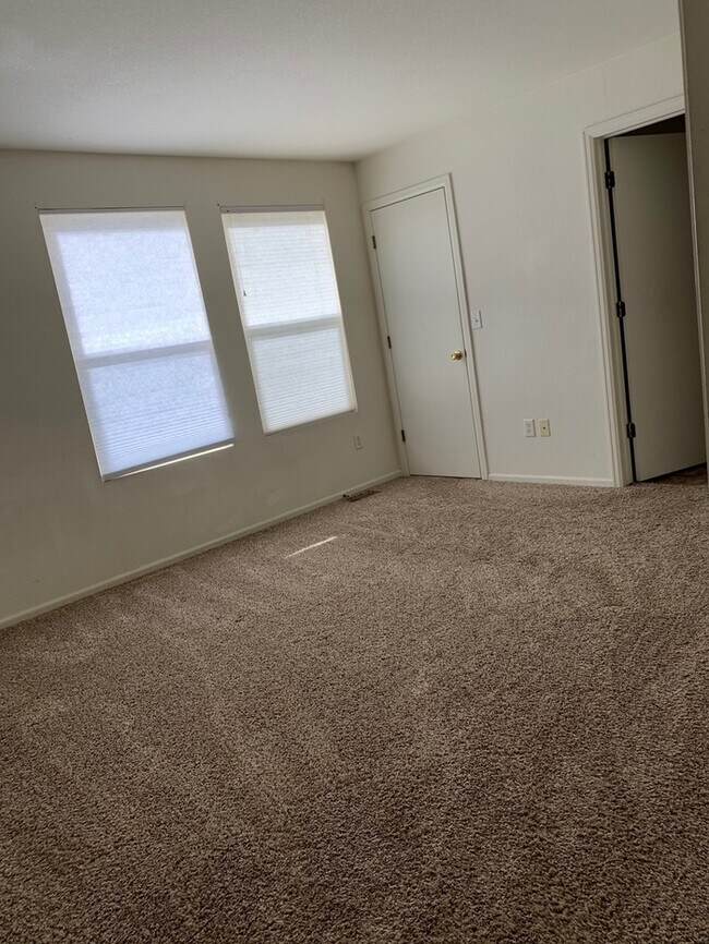 Building Photo - Beautiful 3 Bedroom 2 Bath Townhome with Attached 1 Car Garage for Rent in Northwest Loveland, CO