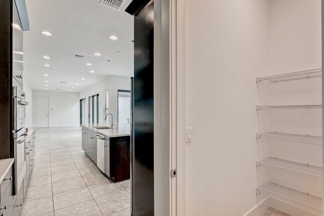 Building Photo - 1205 Faulkner Ter