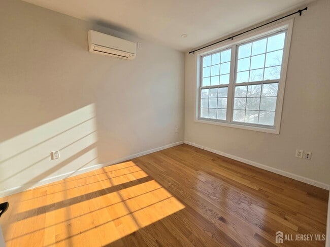 Building Photo - 120 Georges Rd