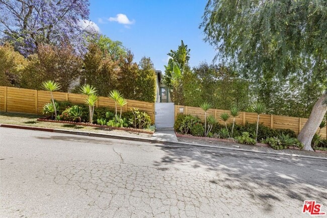 Primary Photo - 2320 Belleglade Ave