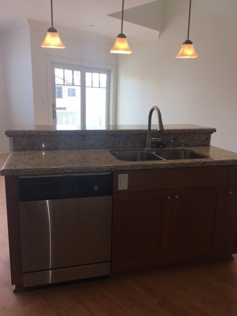 Building Photo - Live Upstairs, Work Downstairs: Rare Versatile Carpinteria Craftsman Townhouse!