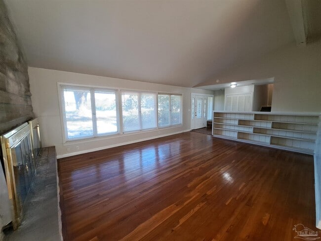 Building Photo - 8598 Meadowbrook Dr