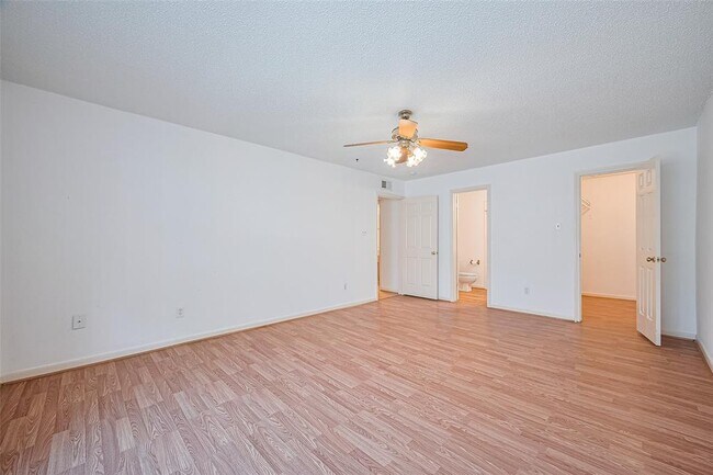 Building Photo - 1311 Antoine Dr
