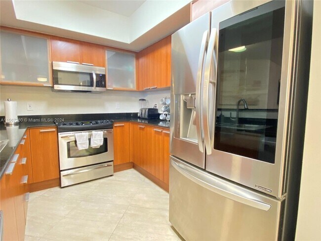 Building Photo - 16699 Collins Ave