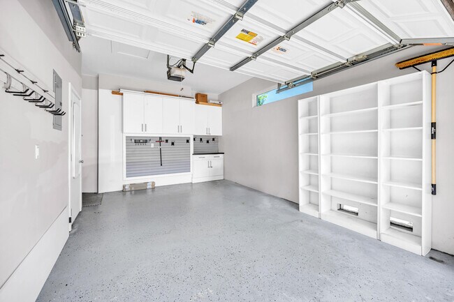 Building Photo - 748 NE 17th Way