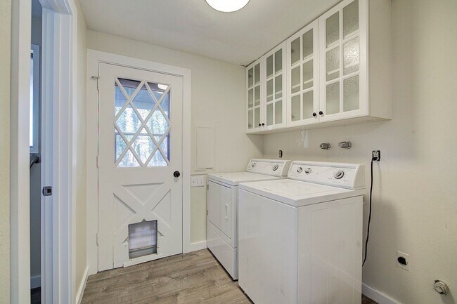 Building Photo - 3bd/2ba North Bend House