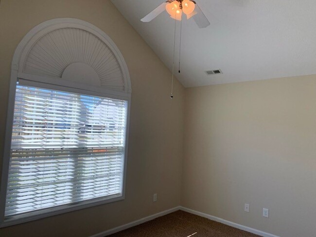 Building Photo - Acorn Ridge Home (RC)