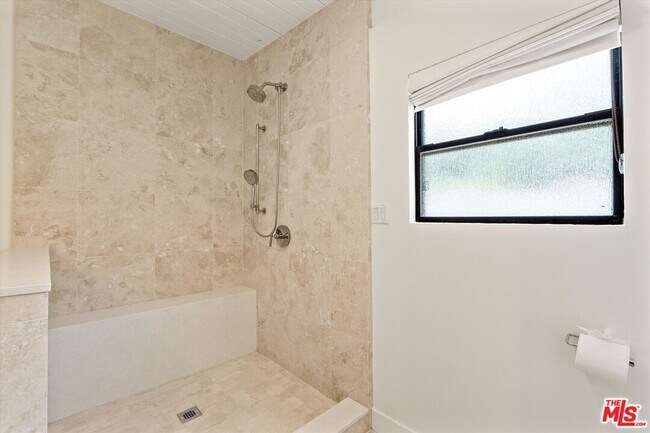 Building Photo - 4950 Marmol Dr
