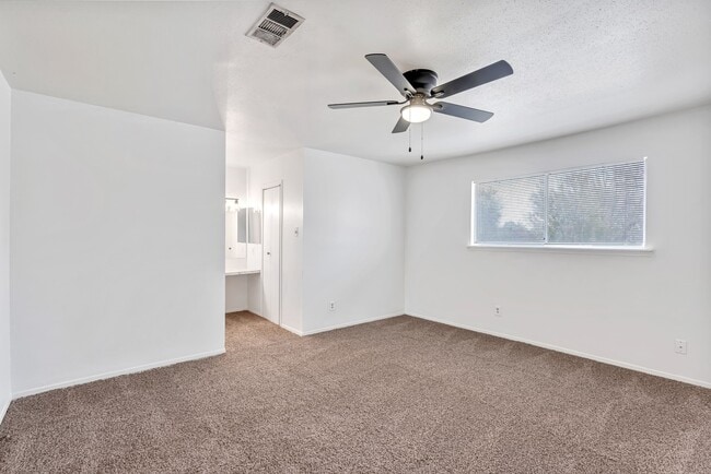 Building Photo - 1057 Willow Oaks Cir