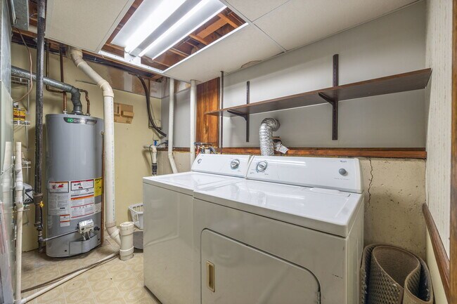 Building Photo - 5S710 Steeple Run Dr