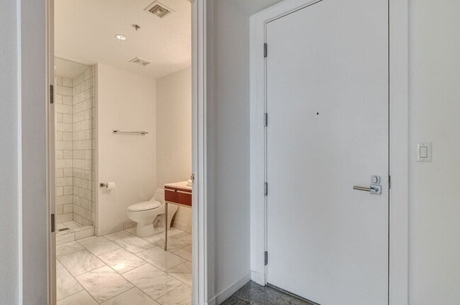 Building Photo - 4471 Dean Martin Dr