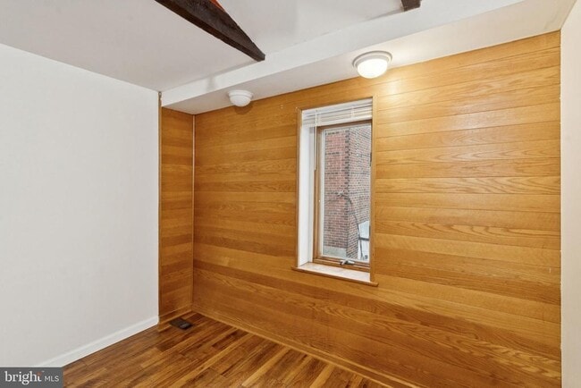Building Photo - 760 S Sheridan St