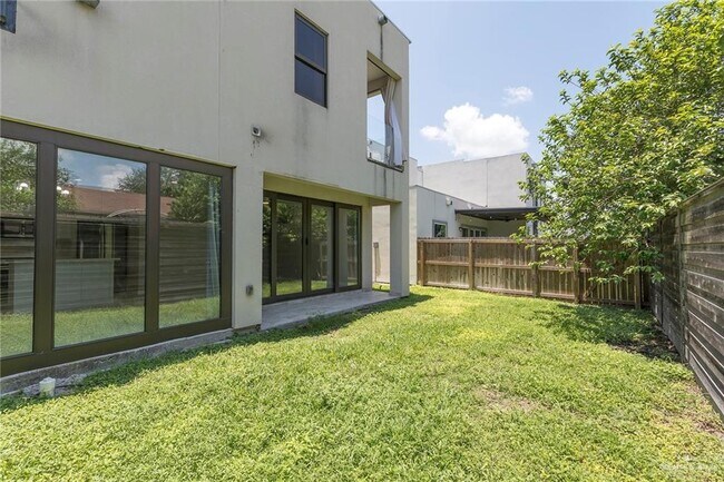 Building Photo - 23 Sunset Dr