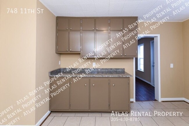 Building Photo - 748 11th St