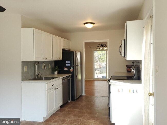 Building Photo - 702 W Edmonston Dr