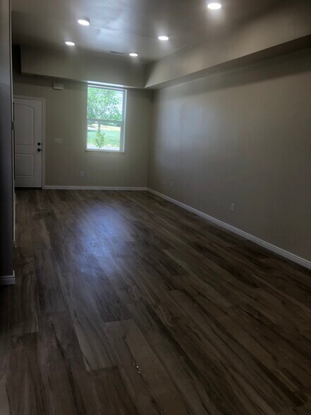 great room - 454 E 850 S
