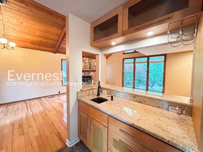 Building Photo - 770 Bayliss Dr